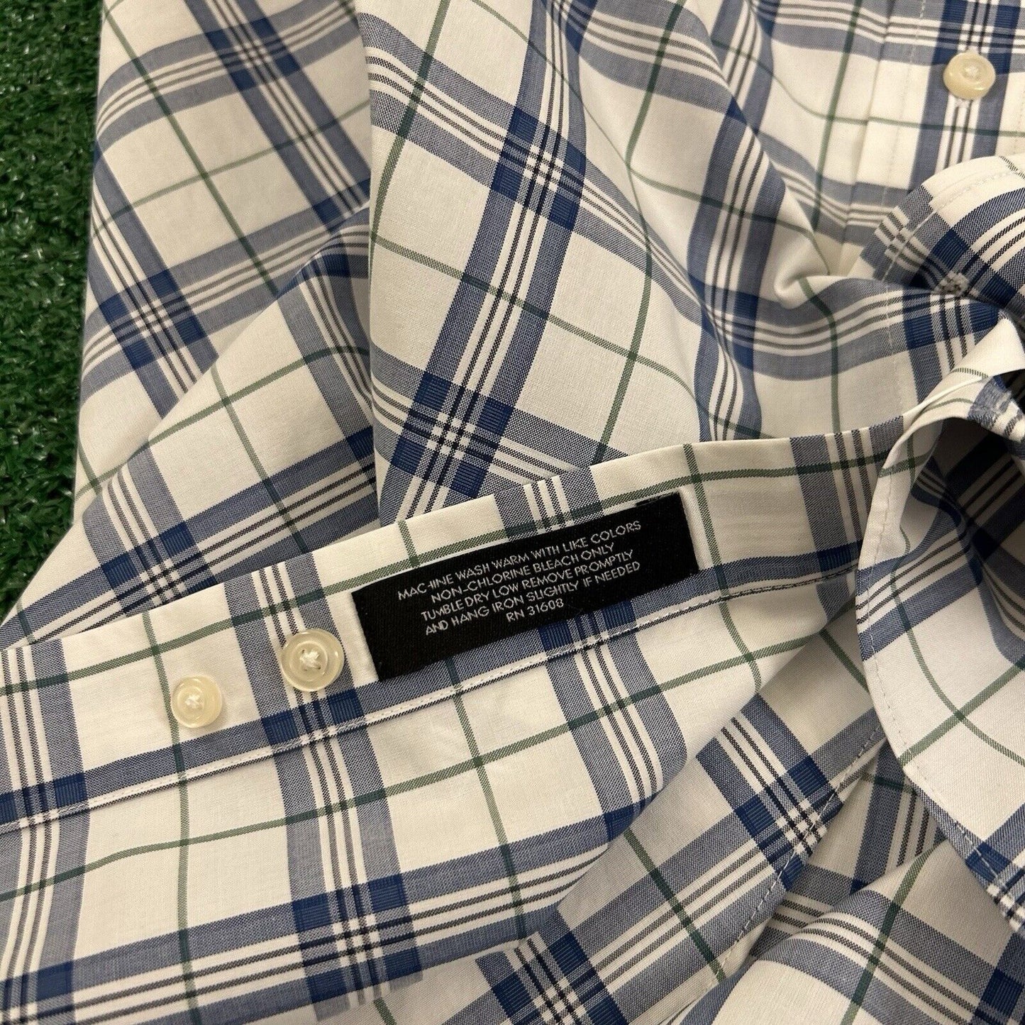 Jos A Bank Shirt Mens Large Blue White Plaid Button Up Short Sleeve Preppy Work