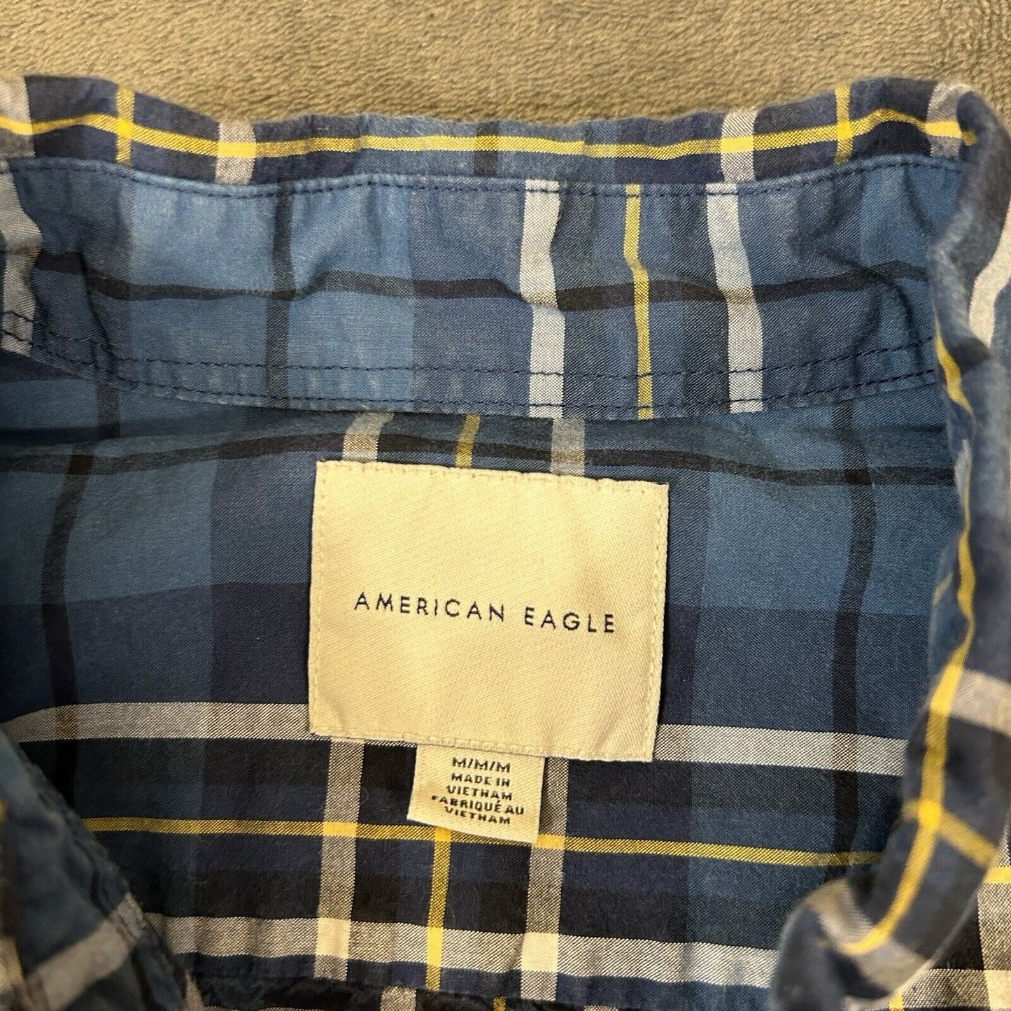 American Eagle Shirt Mens Medium Blue White Plaid Button Up Long Sleeve Outdoor