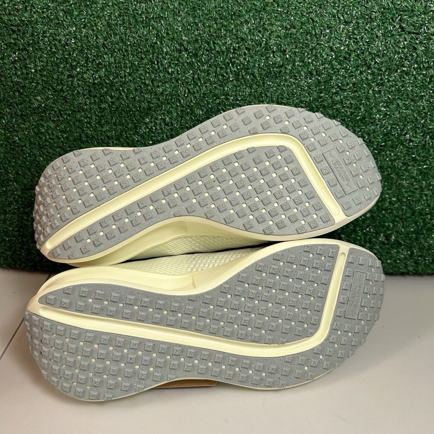 Nike Interact Run Womens 10 Sea Glass Green Shoes Sneakers Athletic Running NEW