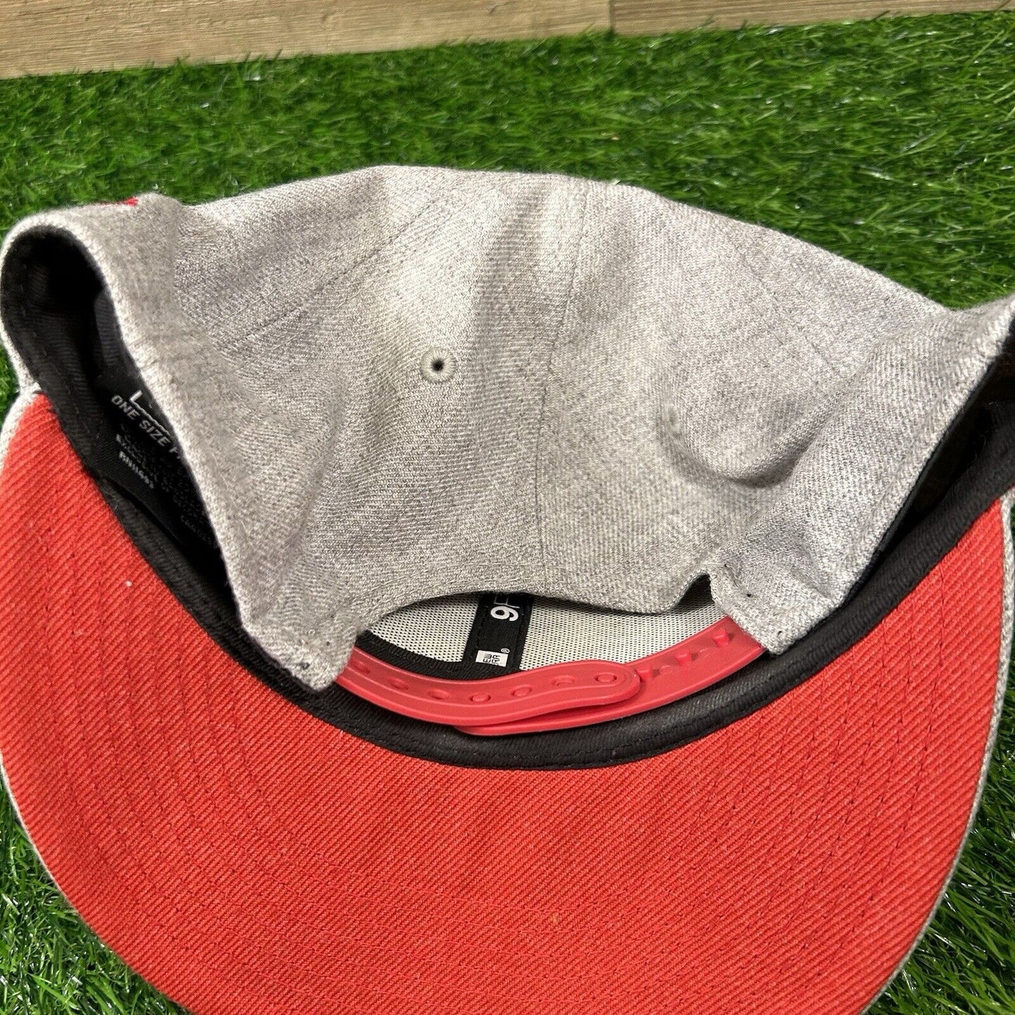 Chicago Cubs Hat Cap Mens Gray Red Snapback New Era MLB Baseball Logo Wool