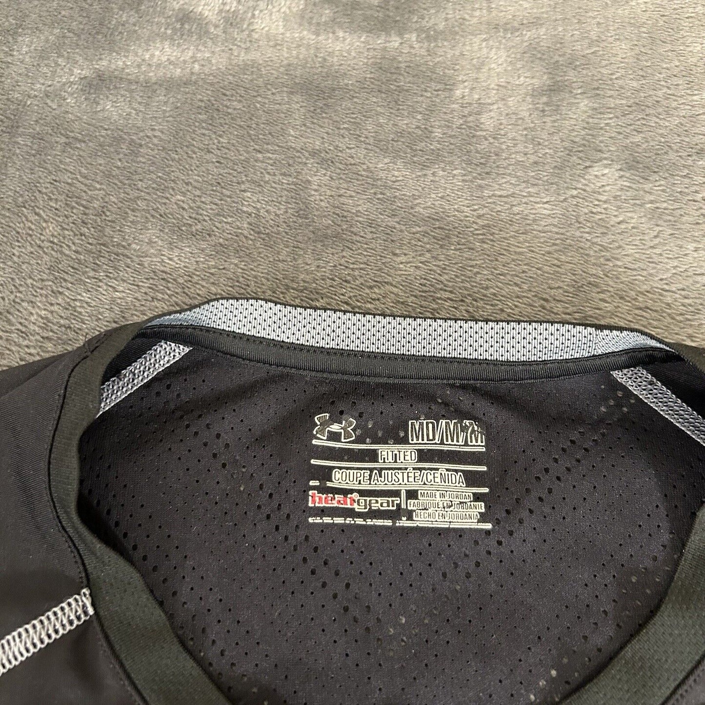 Under Armour Shirt Mens Medium Black Short Sleeve Athletic Mesh Gym Heatgear