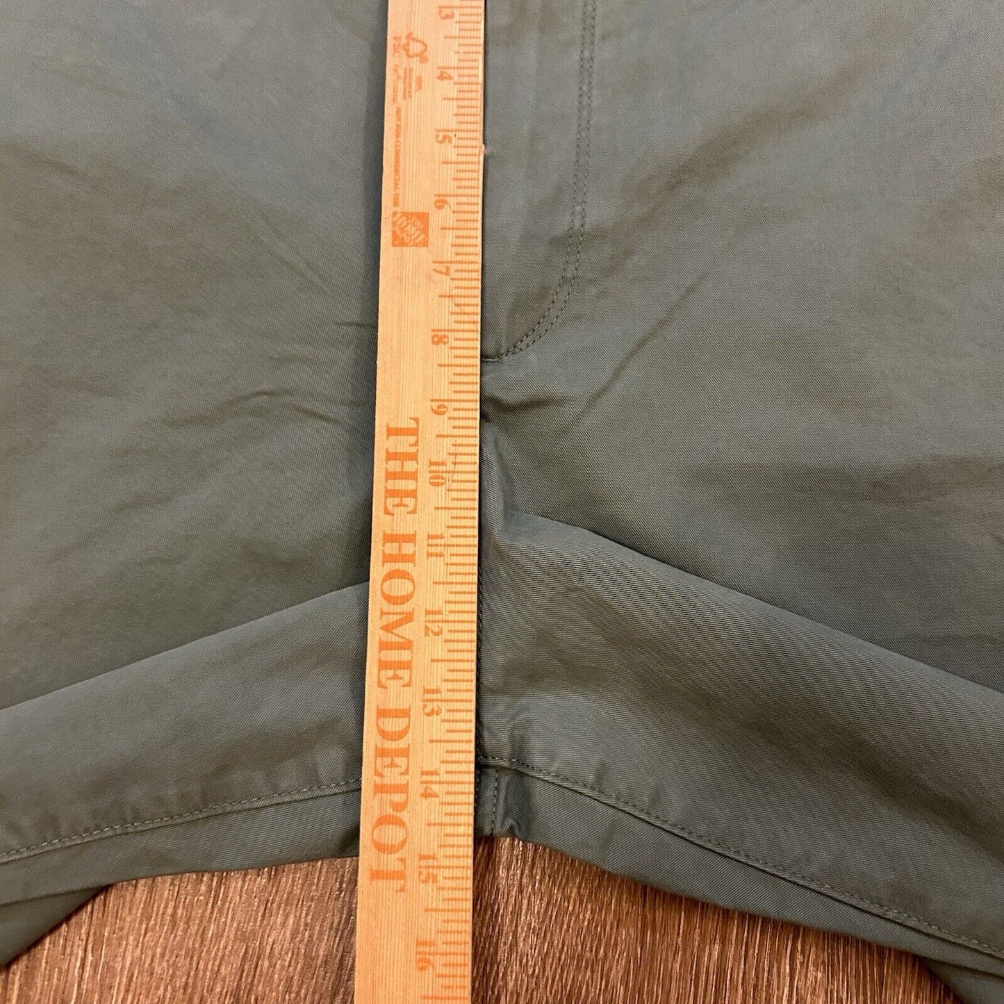 Gap Essential Khaki Shorts Mens 38" Green Chino 9" Short Casual Comfort NEW