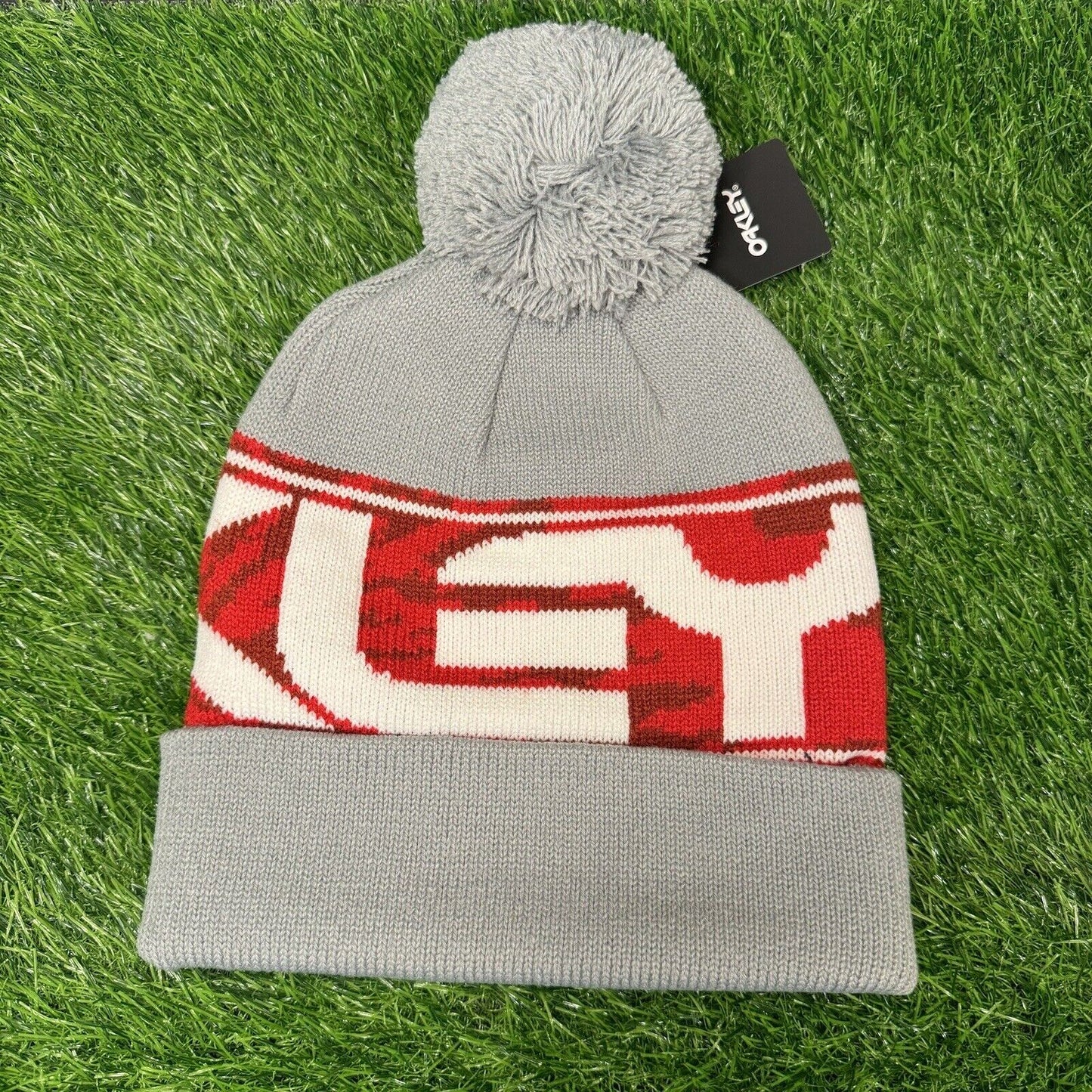 Oakley Wanderlust Pom Beanie Adult One Size Gray Red Hat Winter Snow Outdoor NEW