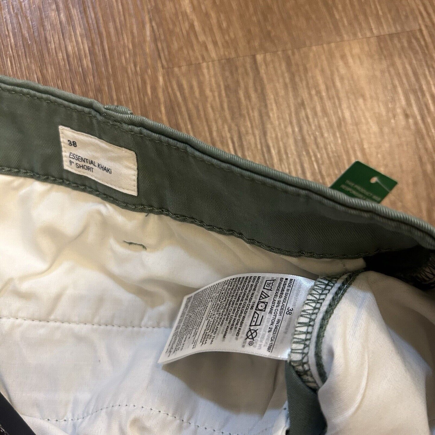 Gap Essential Khaki Shorts Mens 38" Green Chino 9" Short Casual Comfort NEW