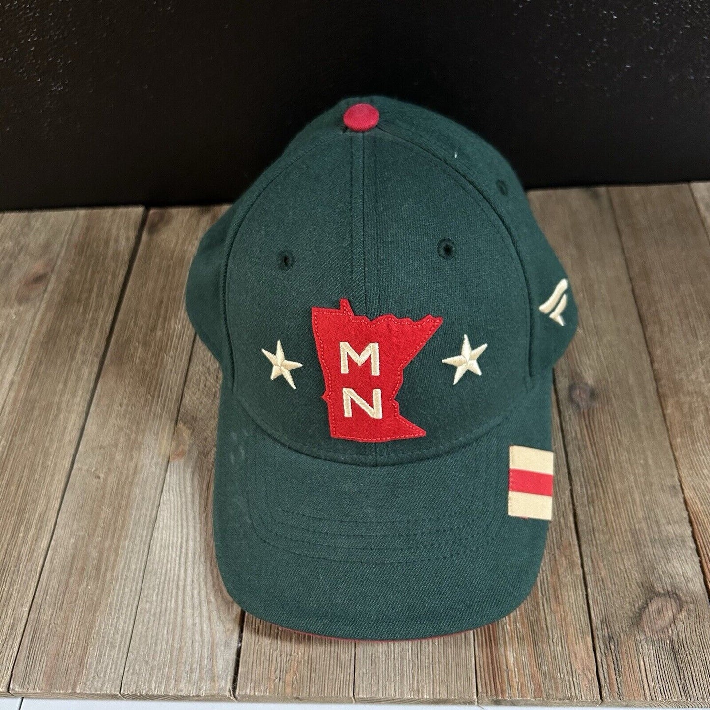 Minnesota Wild Hat Cap Men Small / Medium Green Red Stretch NHL Hockey Fanatics