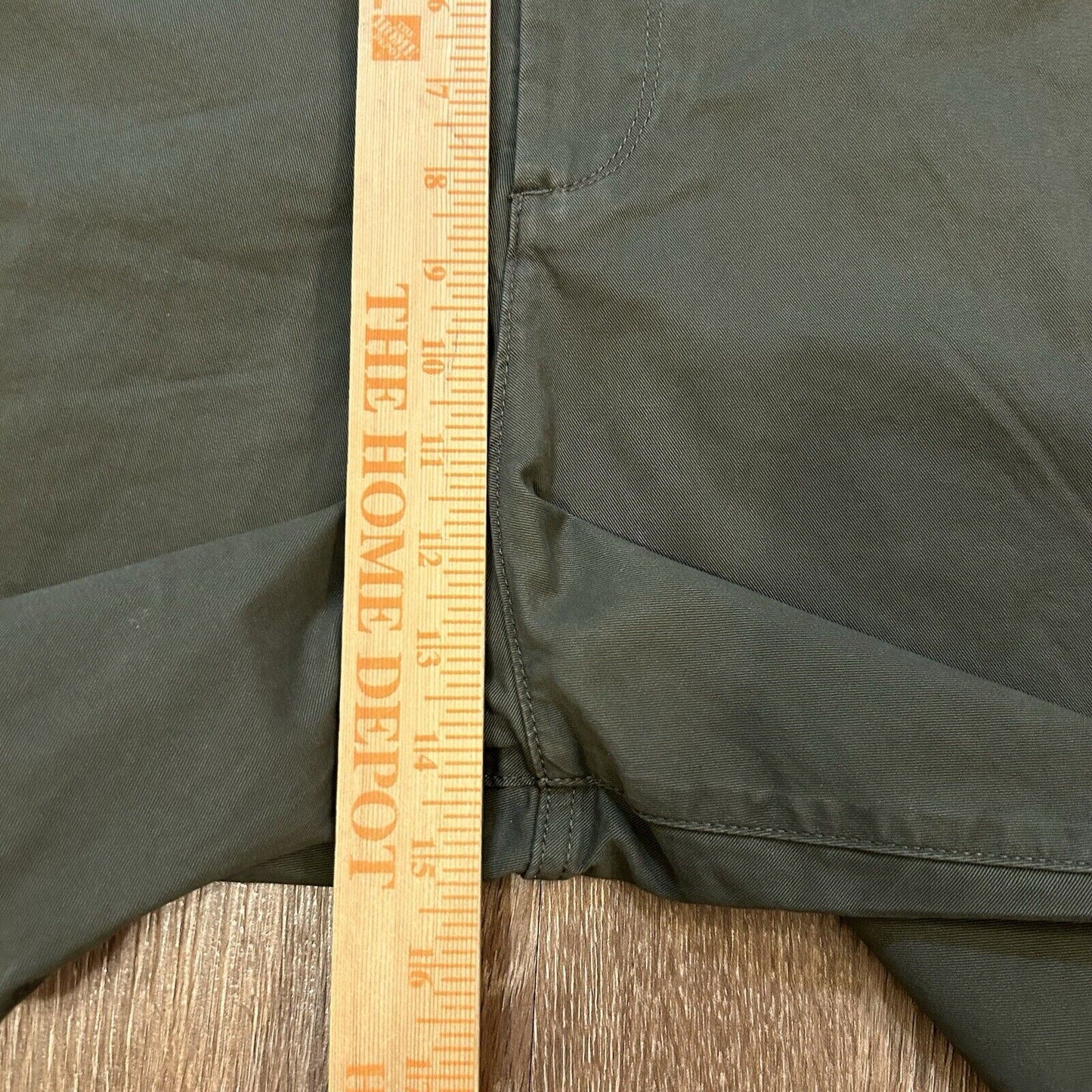 Gap Essential Khaki Chino Shorts Mens 40" Green Comfort Casual 9" Inseam NEW