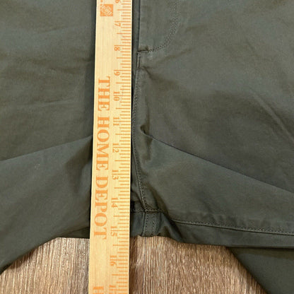 Gap Essential Khaki Chino Shorts Mens 40" Green Comfort Casual 9" Inseam NEW