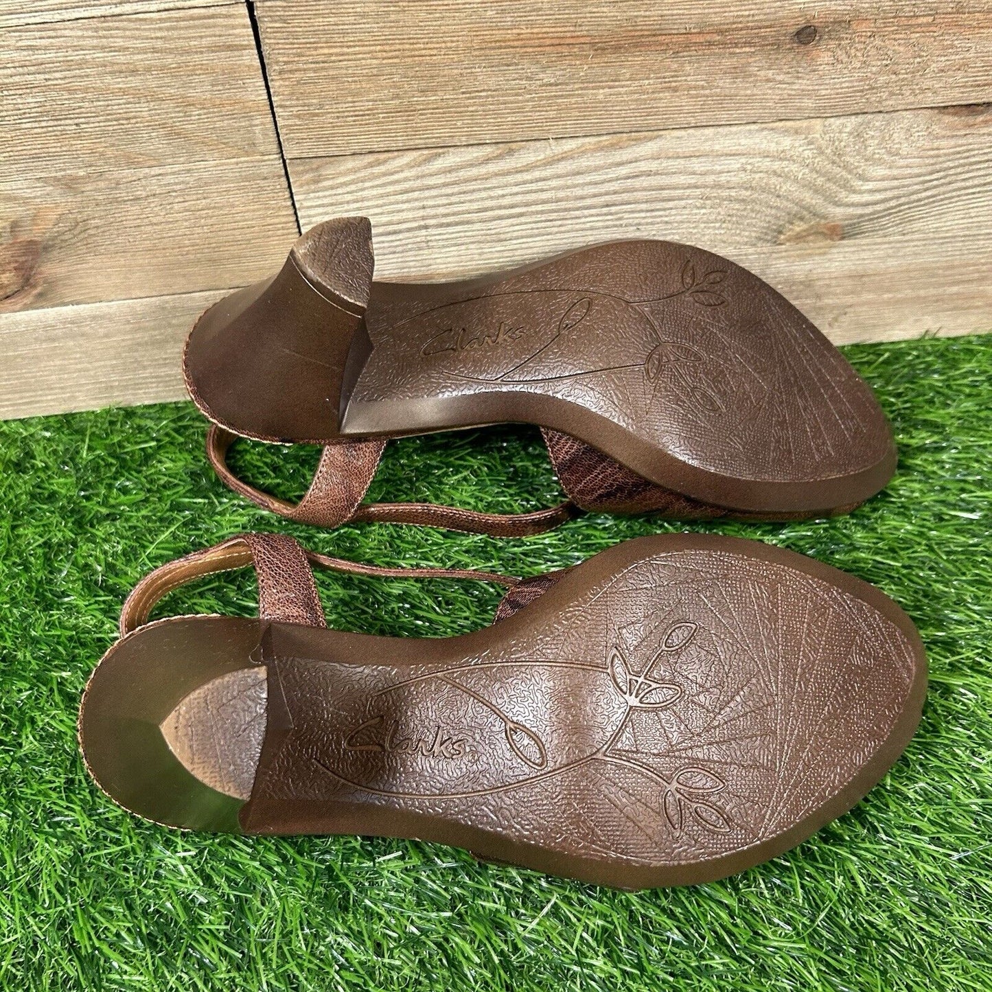 Clarks Eliza Sandals Womens 8 M Brown Slingback Hook & Loop Heeled Peep Toe