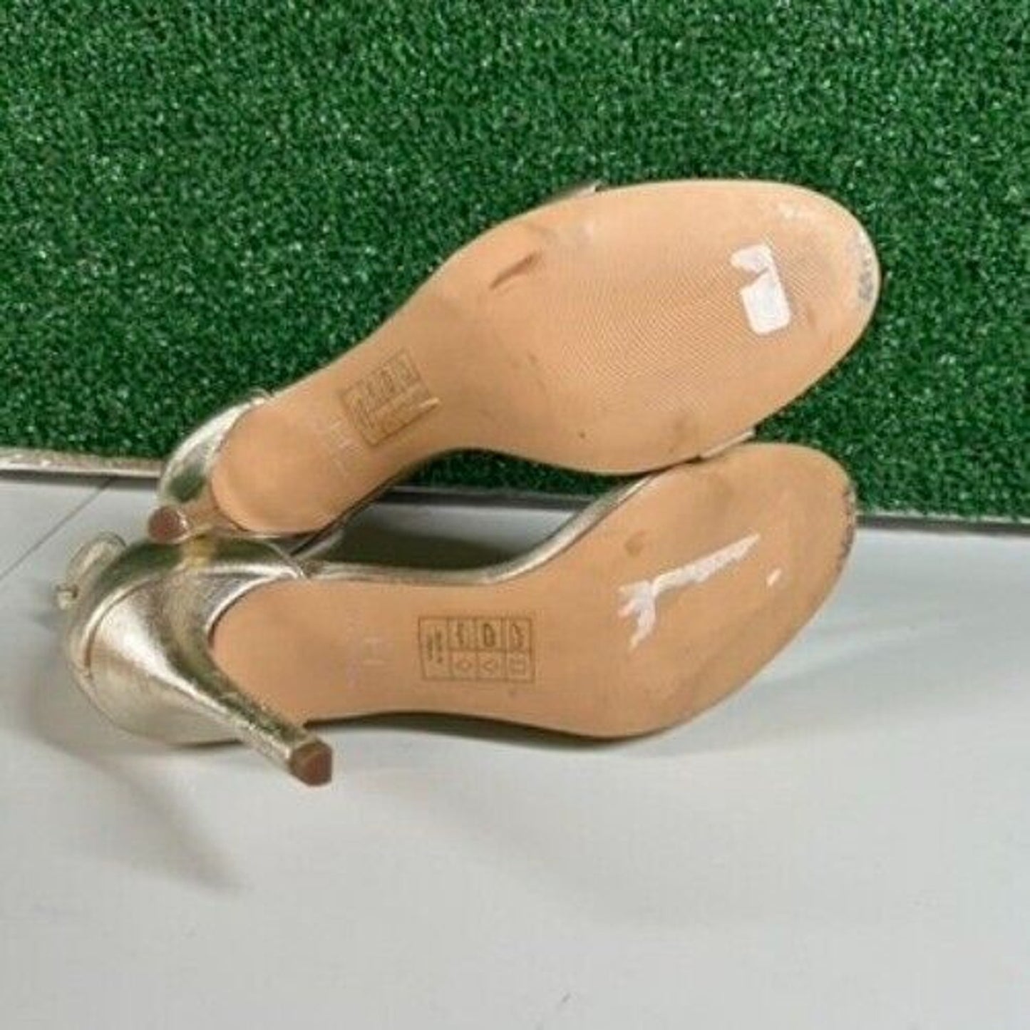 H by Halston Alison Heels Gold Metallic Stiletto Evening Party Shoes Women 9.5 M