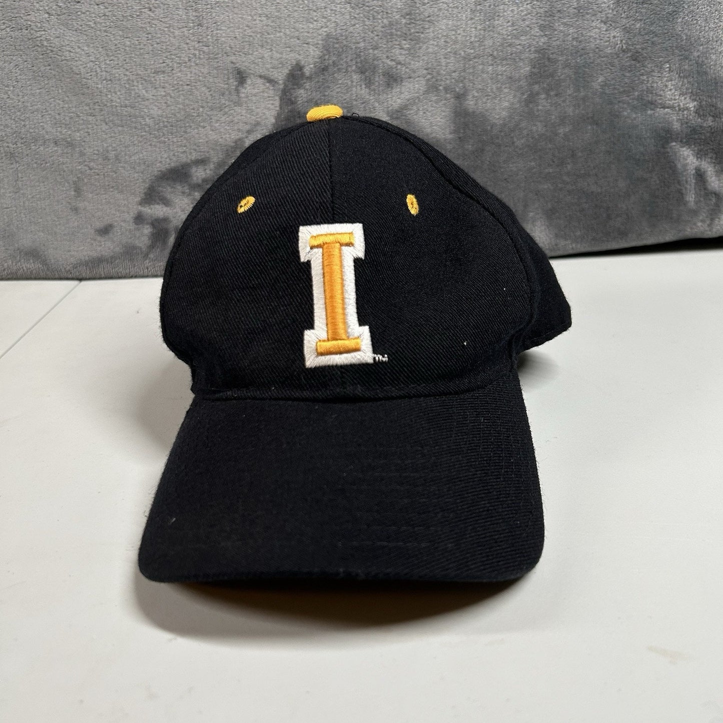 Iowa Hawkeyes Hat Cap Mens 7 1/4 Black Yellow NCAA The Z Hat Zephyr Fitted