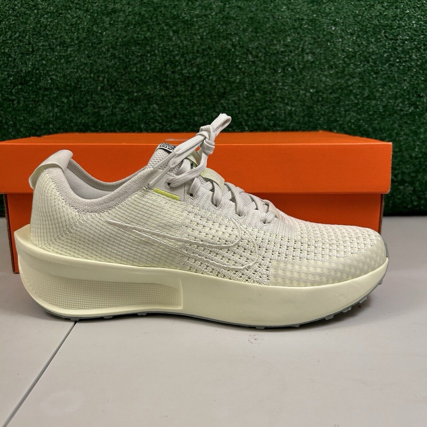 Nike Interact Run Womens 10 Sea Glass Green Shoes Sneakers Athletic Running NEW