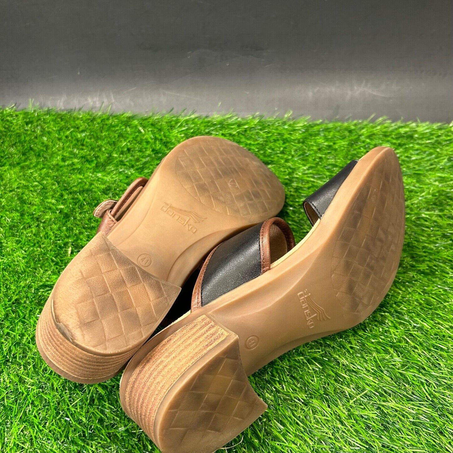 Dansko Lenny Sandals Womens 10.5 Black Brown Leather Double Strap Casual Comfort