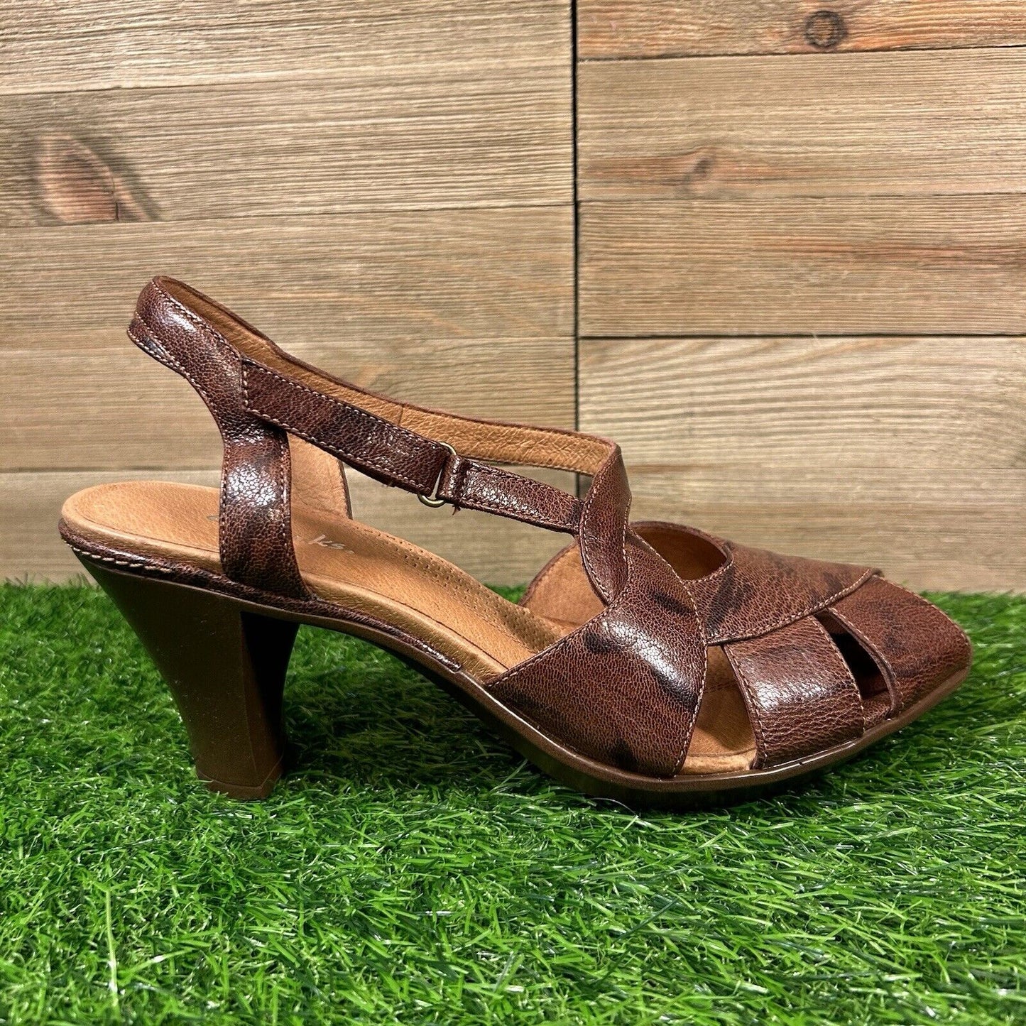 Clarks Eliza Sandals Womens 8 M Brown Slingback Hook & Loop Heeled Peep Toe