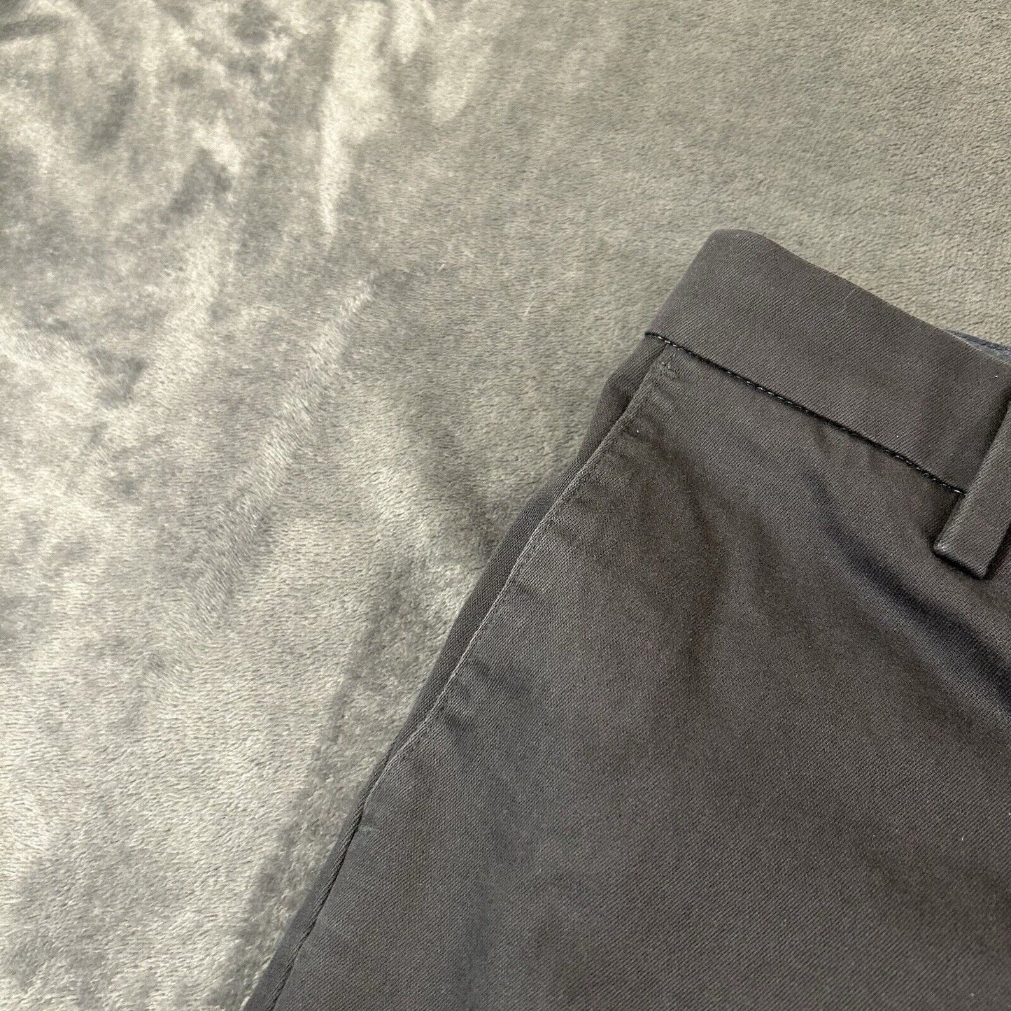 Dockers Chino Pants Mens 32x32" Gray Straight Fit Canvas Casual Work Comfort