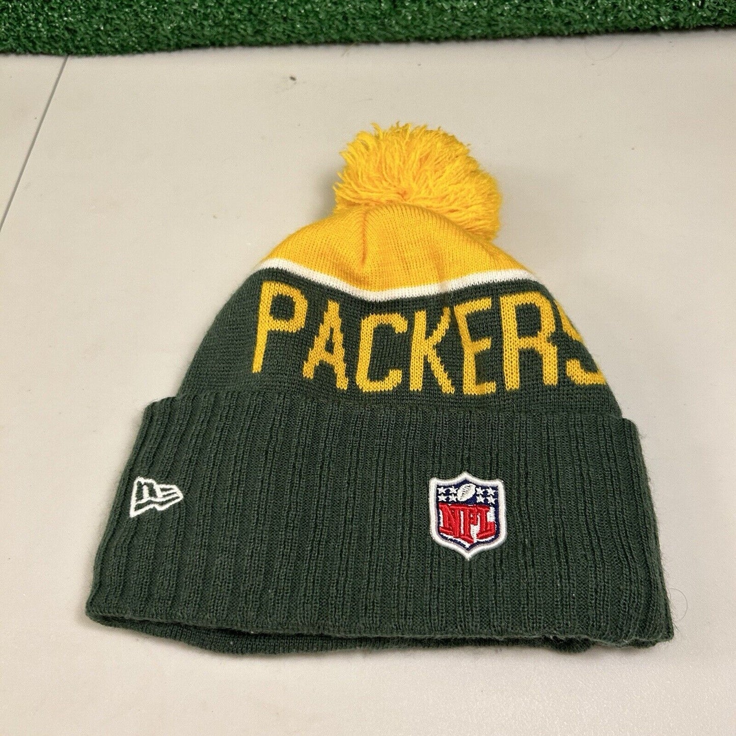 Green Bay Packers Beanie Hat Cap Mens Green Yellow Knit Warm Acrylic NFL New Era