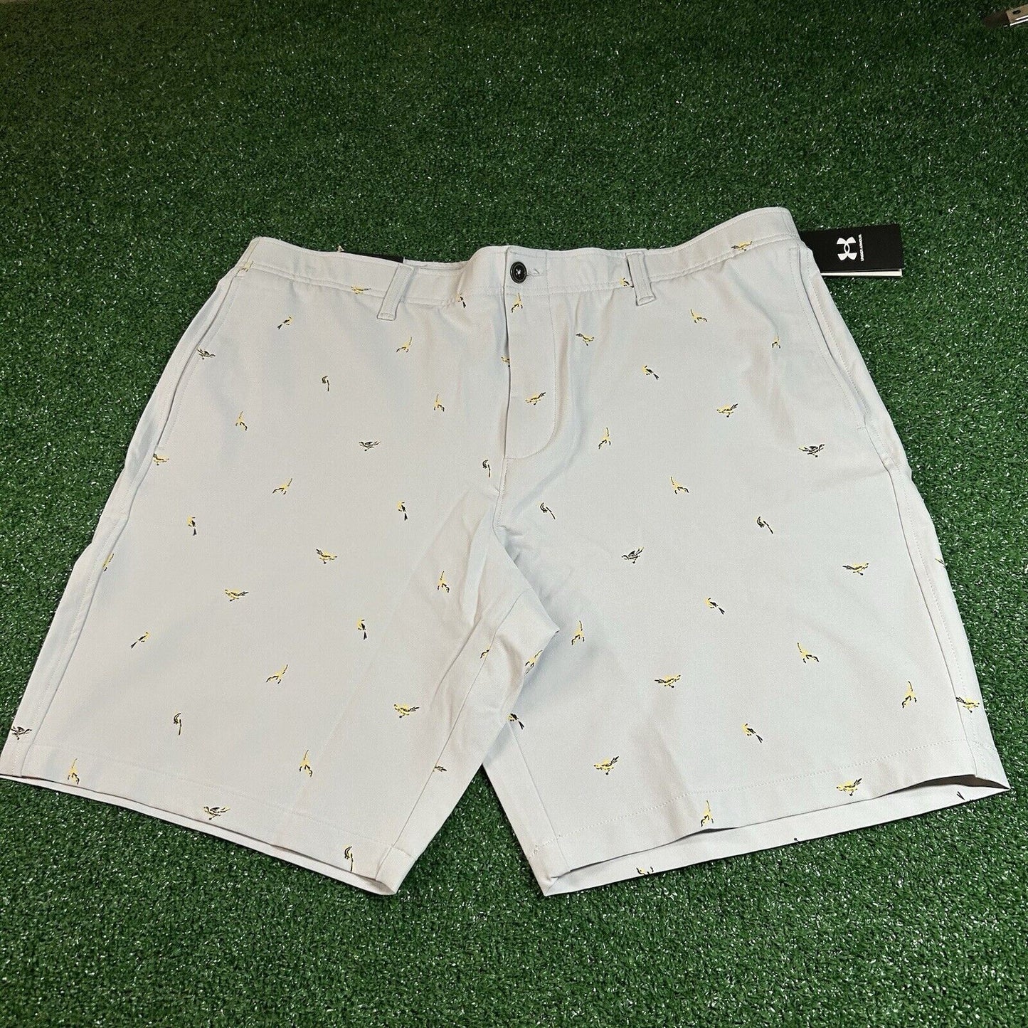 Under Armour Golf Shorts Mens 40" Gray Flat Front Bird Print Water Resistant New