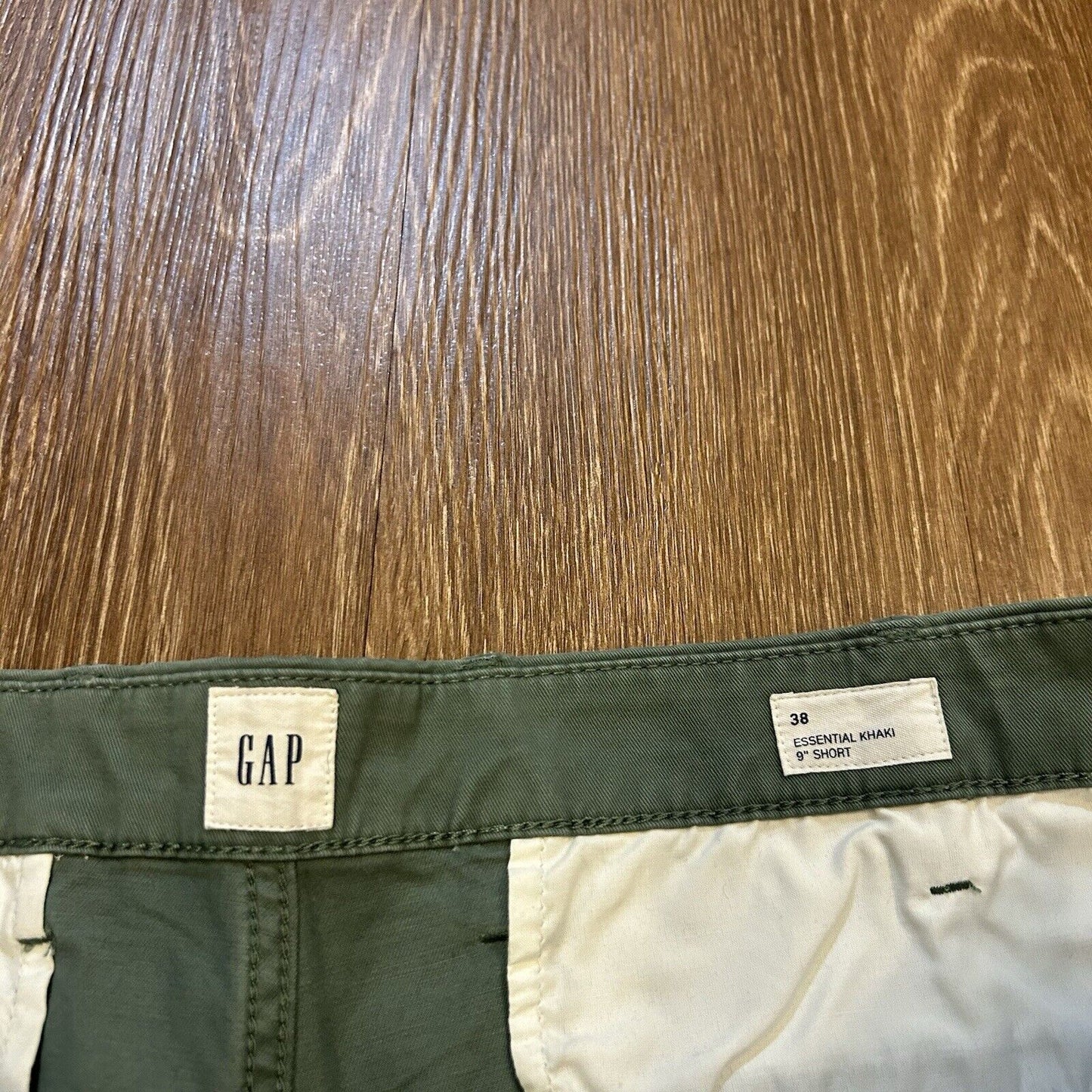 Gap Essential Khaki Shorts Mens 38" Green Chino 9" Short Casual Comfort NEW