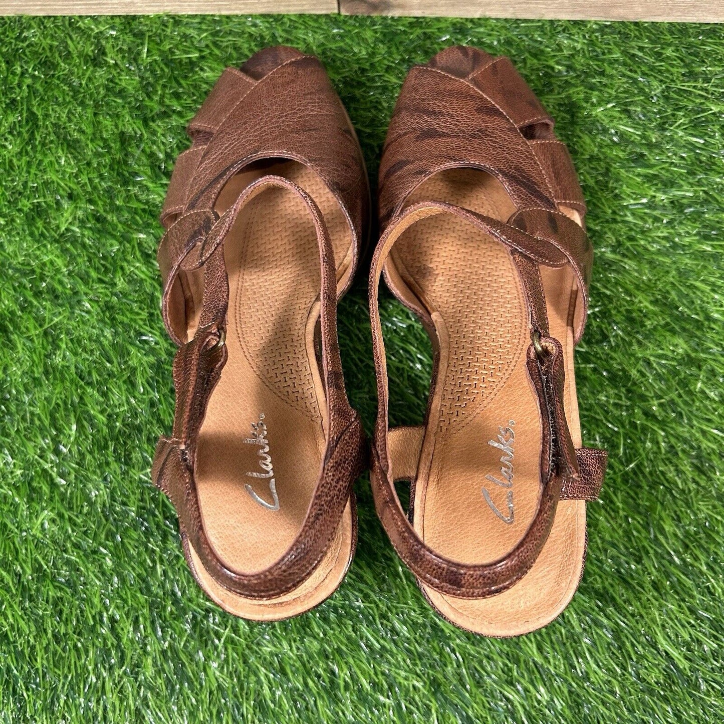 Clarks Eliza Sandals Womens 8 M Brown Slingback Hook & Loop Heeled Peep Toe