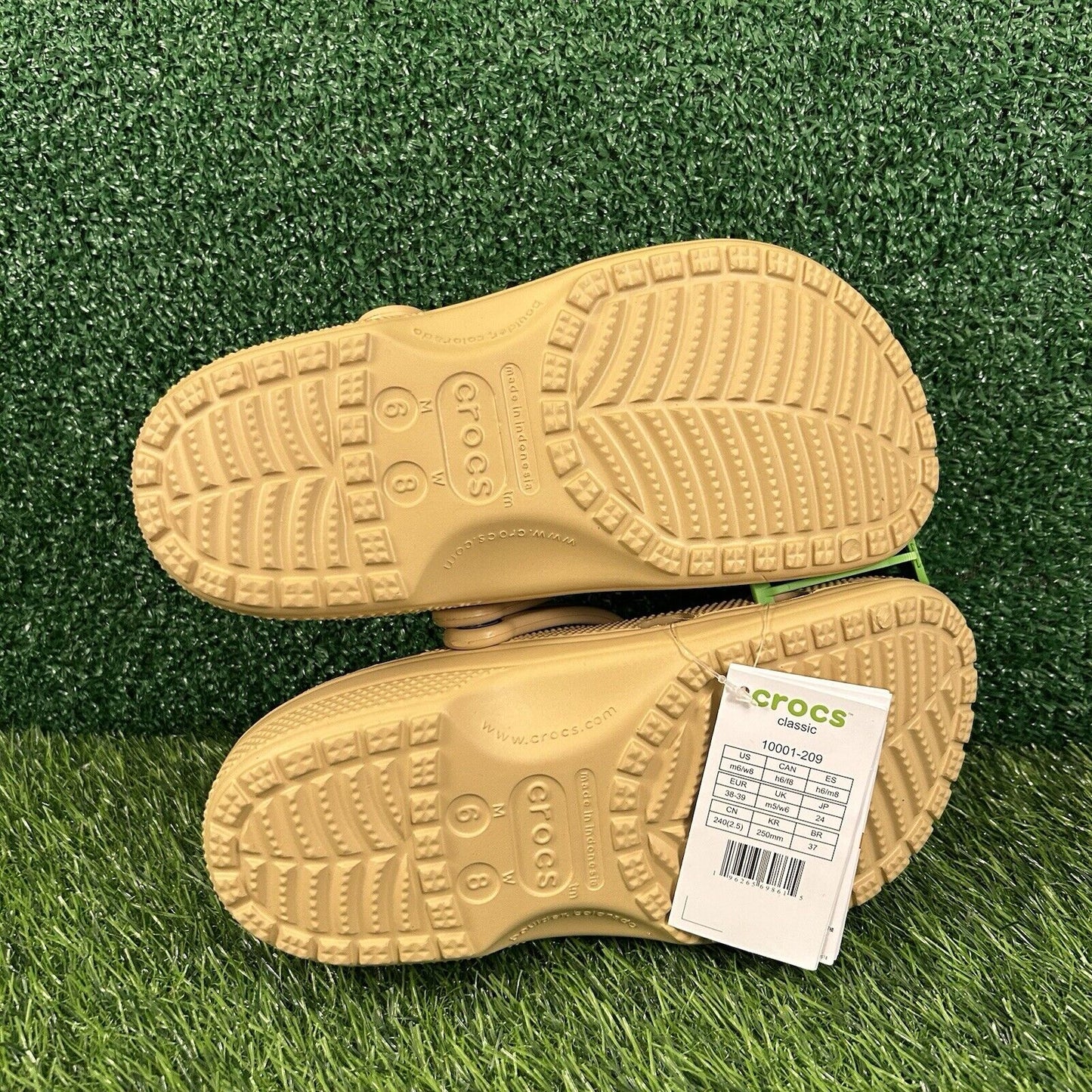 Crocs Classic Clogs Womens 8 Wheat Tan Shoes Casual Comfort Outdoor Slip On NEW