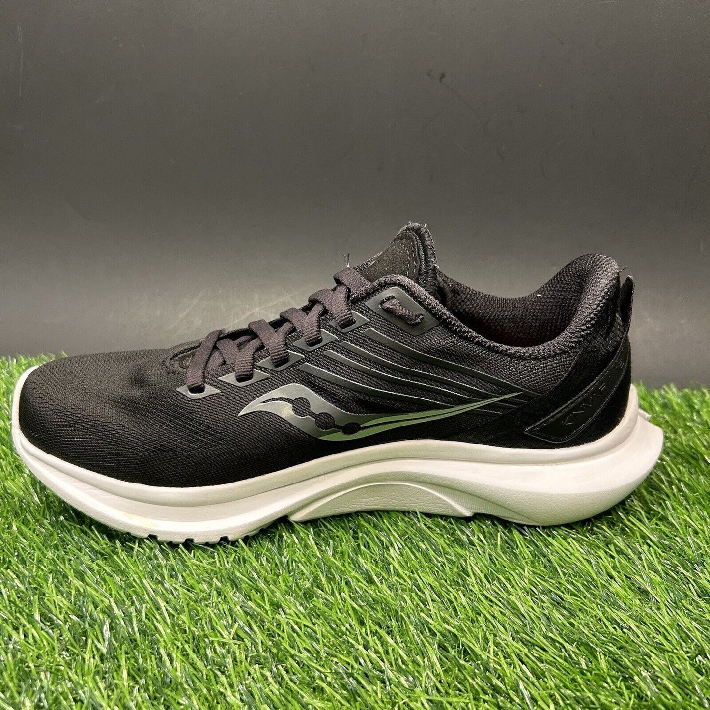 Saucony Kinavara 12 Womens 6.4 Black White Shoes Sneakers Athletic Running Gym