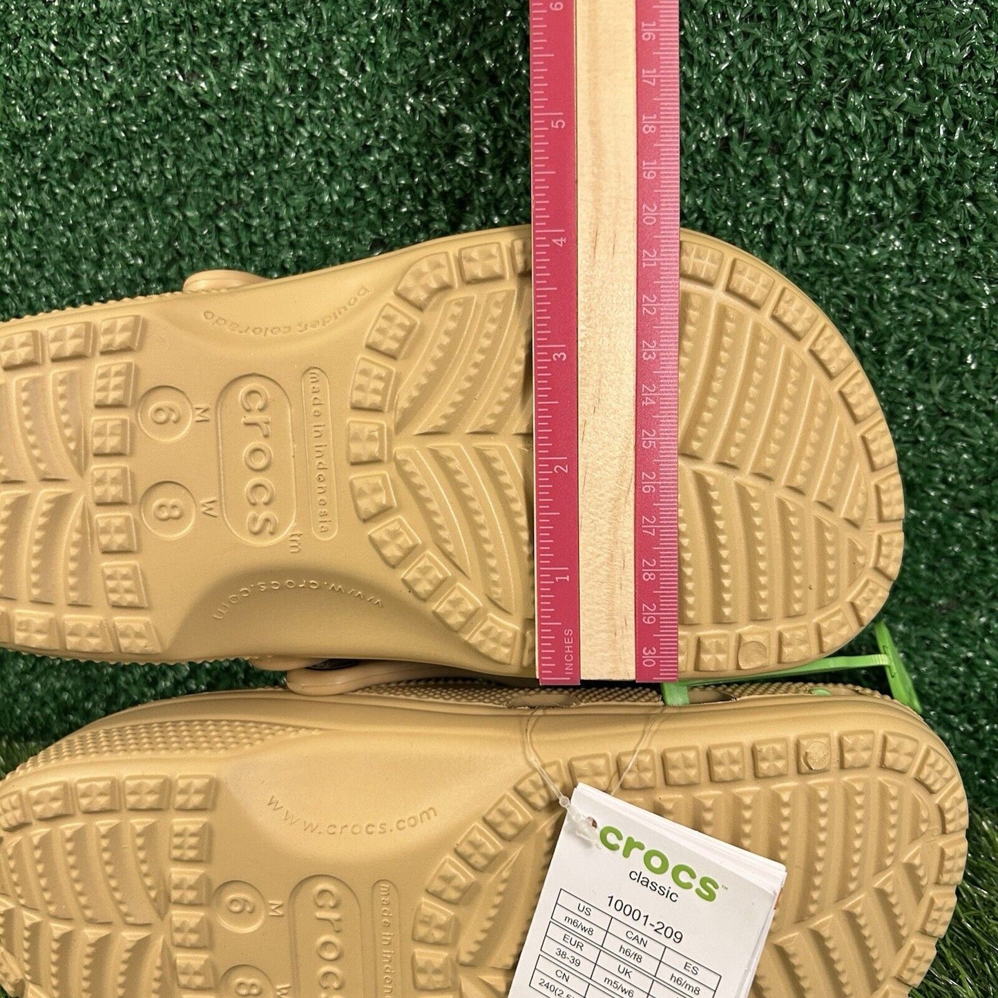 Crocs Classic Clogs Womens 8 Wheat Tan Shoes Casual Comfort Outdoor Slip On NEW