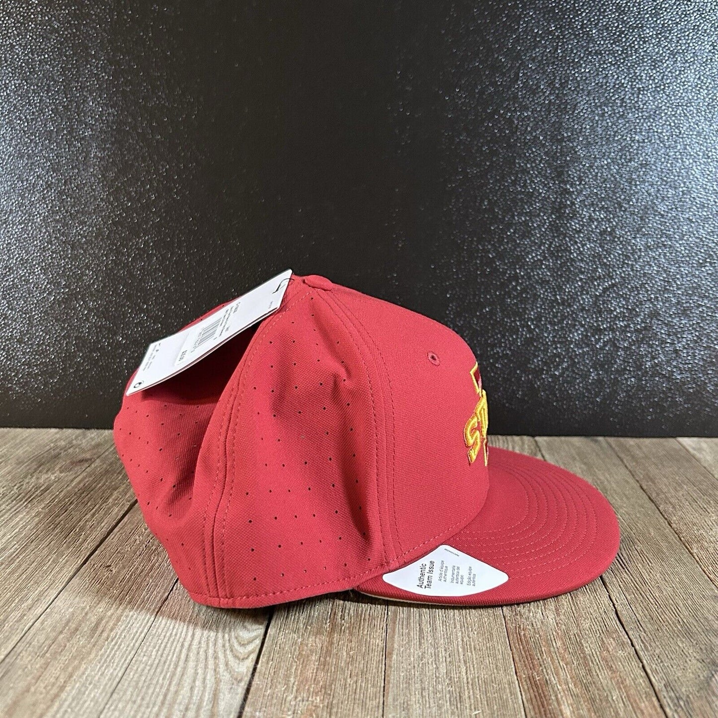 Nike Iowa State Cyclones Hat Cap Mens 8 Red Dri-Fit Nike True College Swoosh NEW