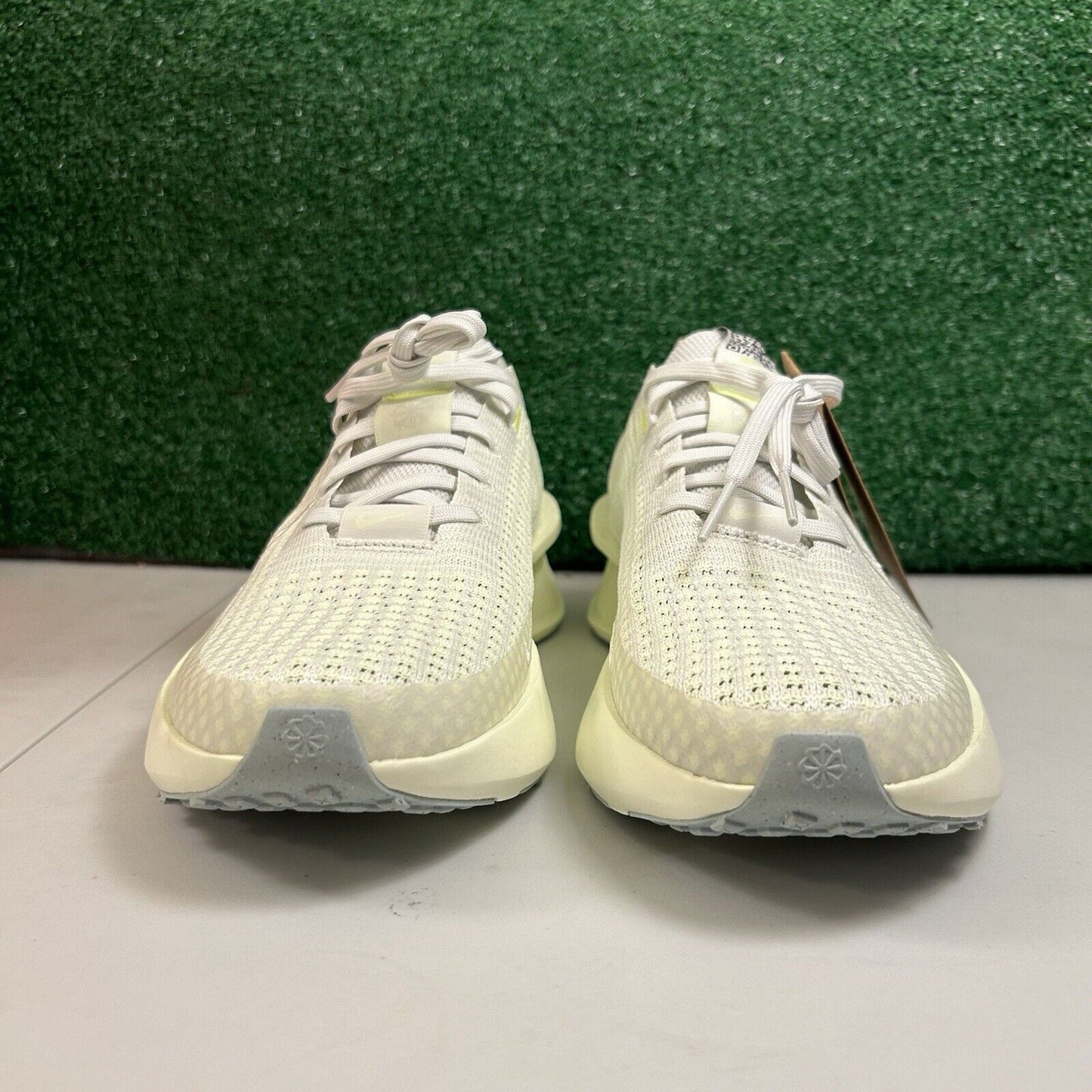 Nike Interact Run Womens 10 Sea Glass Green Shoes Sneakers Athletic Running NEW