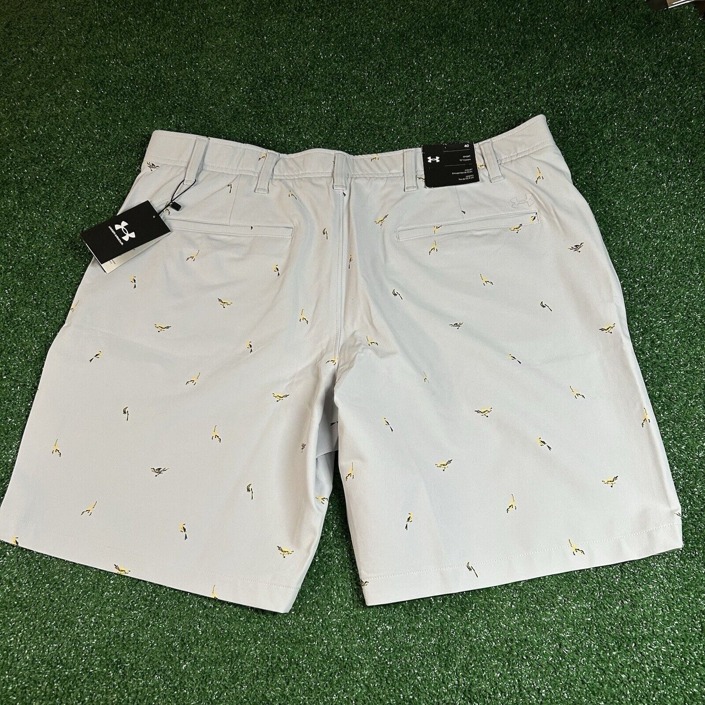 Under Armour Golf Shorts Mens 40" Gray Flat Front Bird Print Water Resistant New
